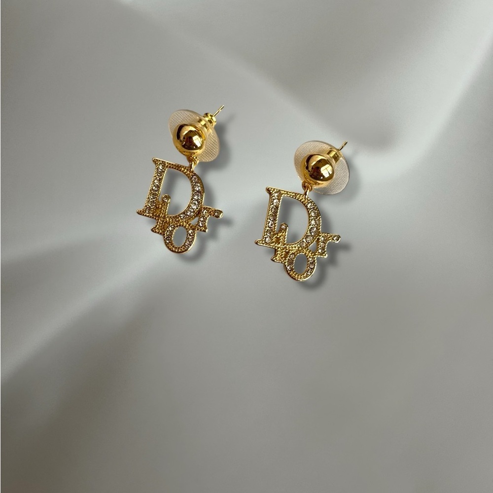 ❤️DIOR Gold Stamped Earrings - Picture 4 of 6